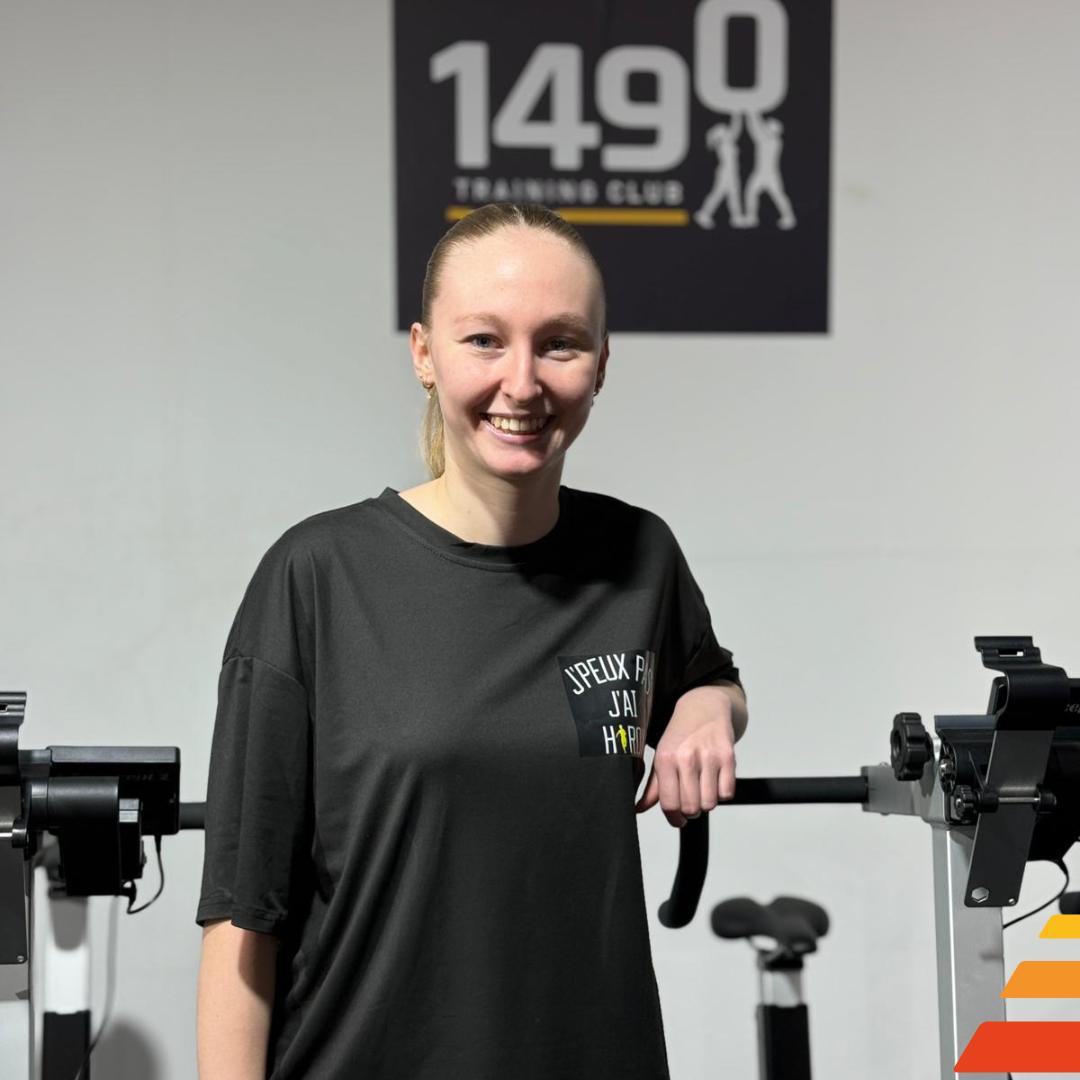 Océane Lourdelle, coach Kids & Teens au 1490 Training Club, transmet le plaisir du sport avec dynamisme et bienveillance.